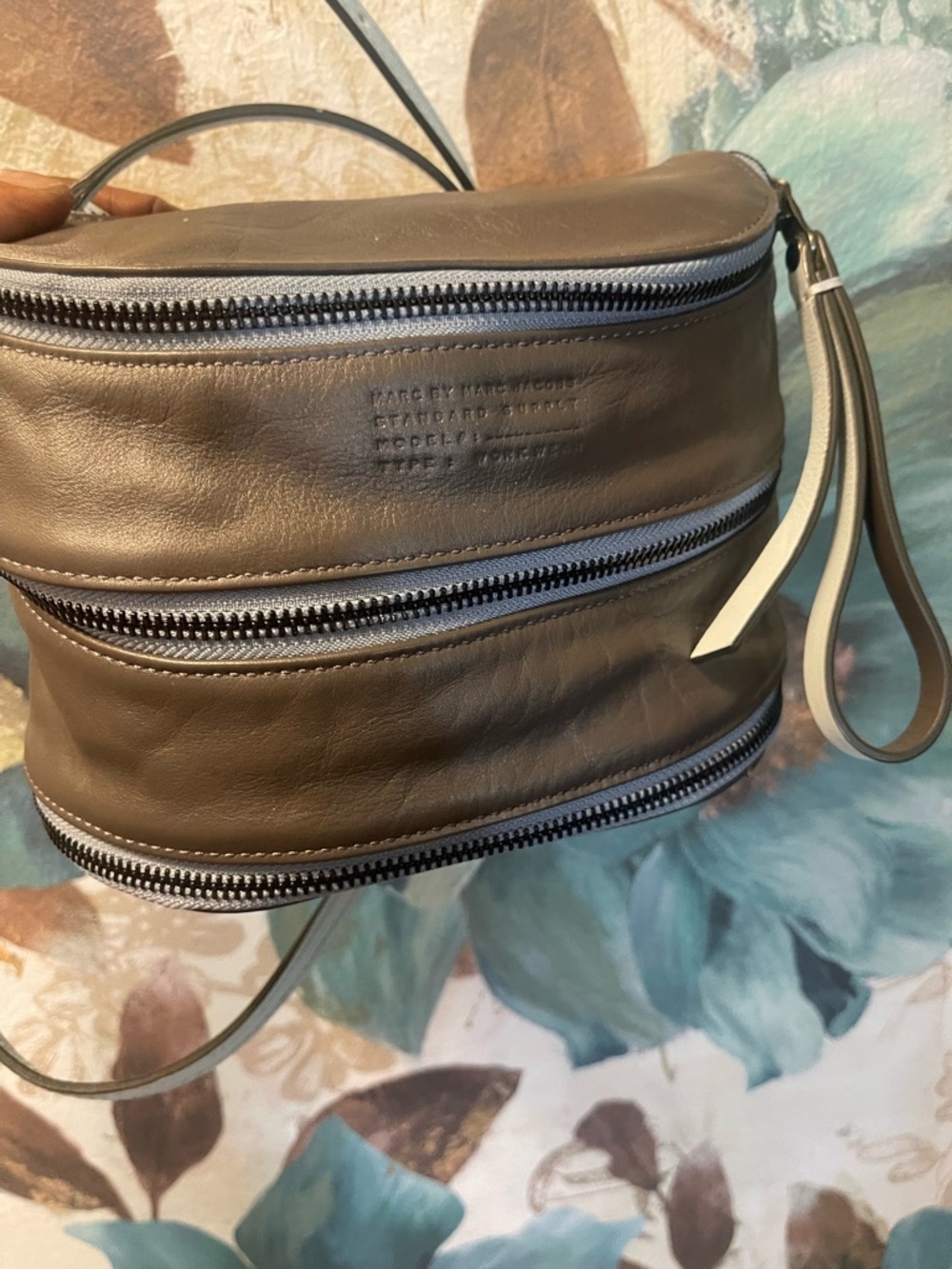 Marc by Marc Jacobs Leather Bucket style convertible crossbody. Preloved, EUC.